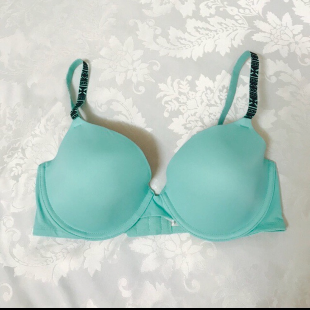 Victoria’s Secret pink lightly lined bra